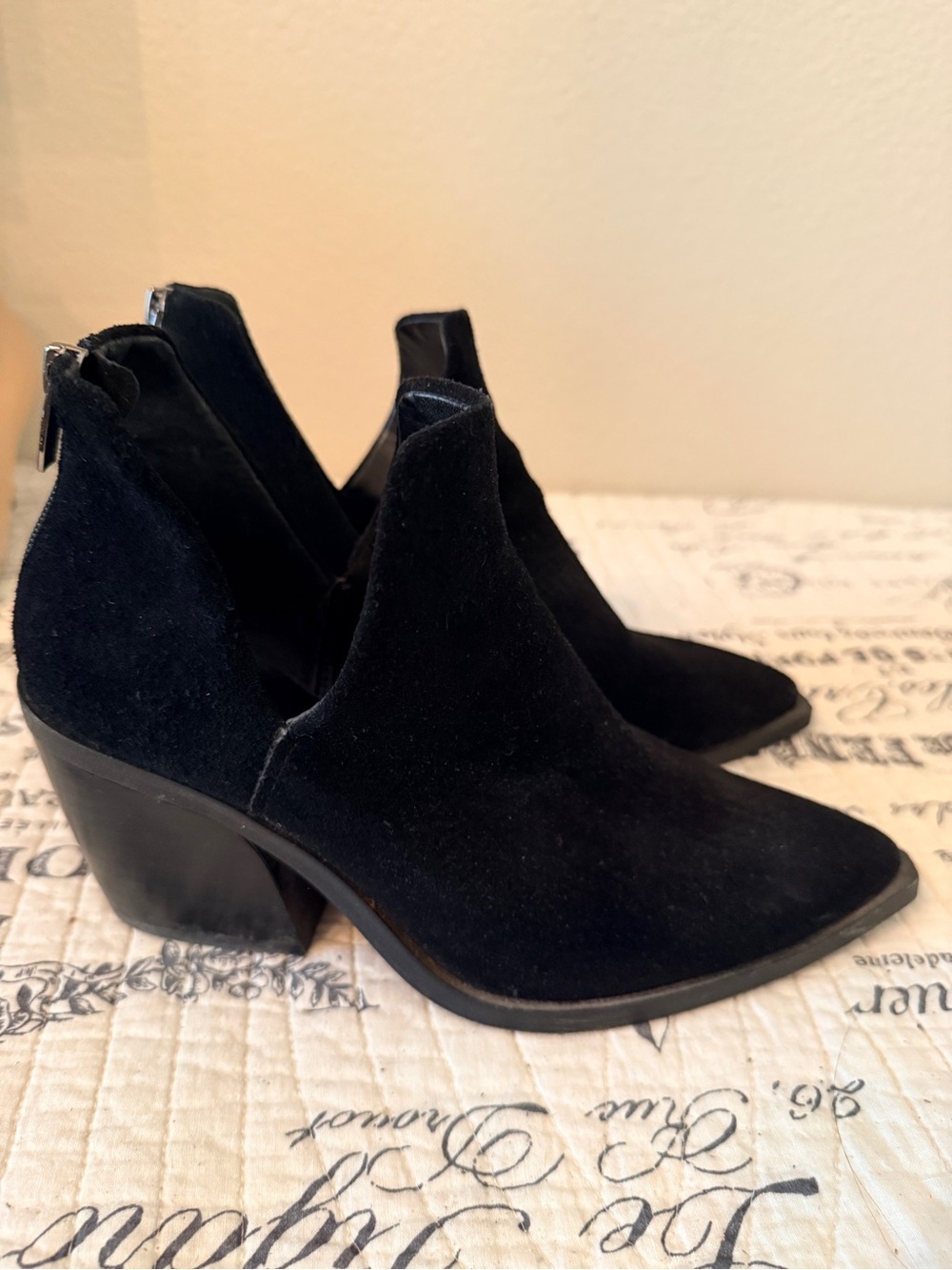 Vince Camuto Black Suede Pointed Heel Ankle Boots Size 8